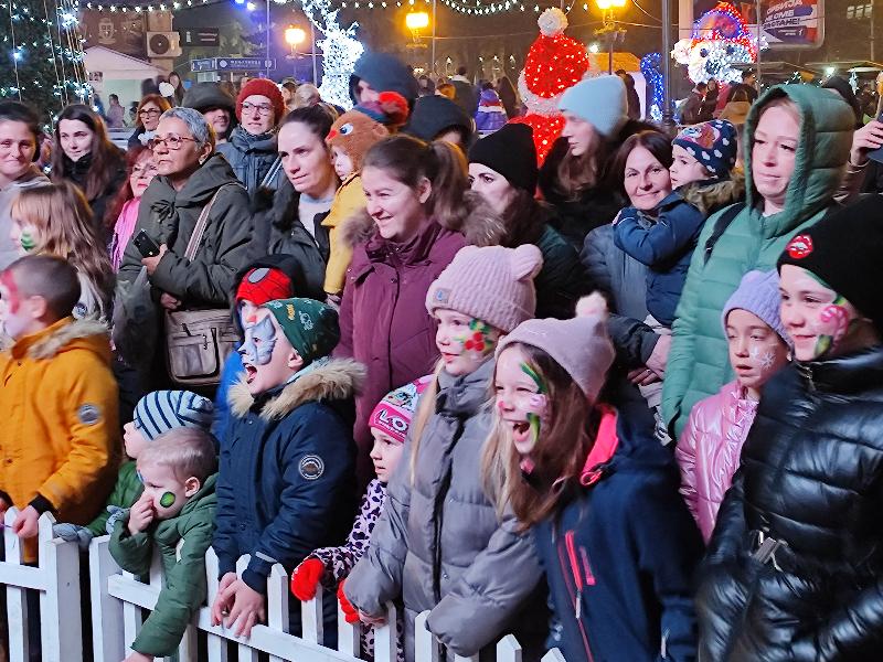 Новогодишње чаролије и клизалиште - новогодишљи програм за најмлађе